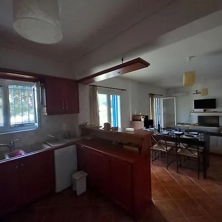 Cycladic Style House By The Sea *